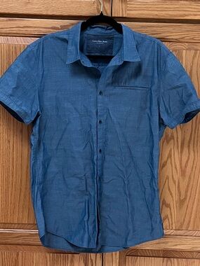 Calvin Klein  Men's Short-Sleeve Blue Button-Up Shirt, GUC, Size L
